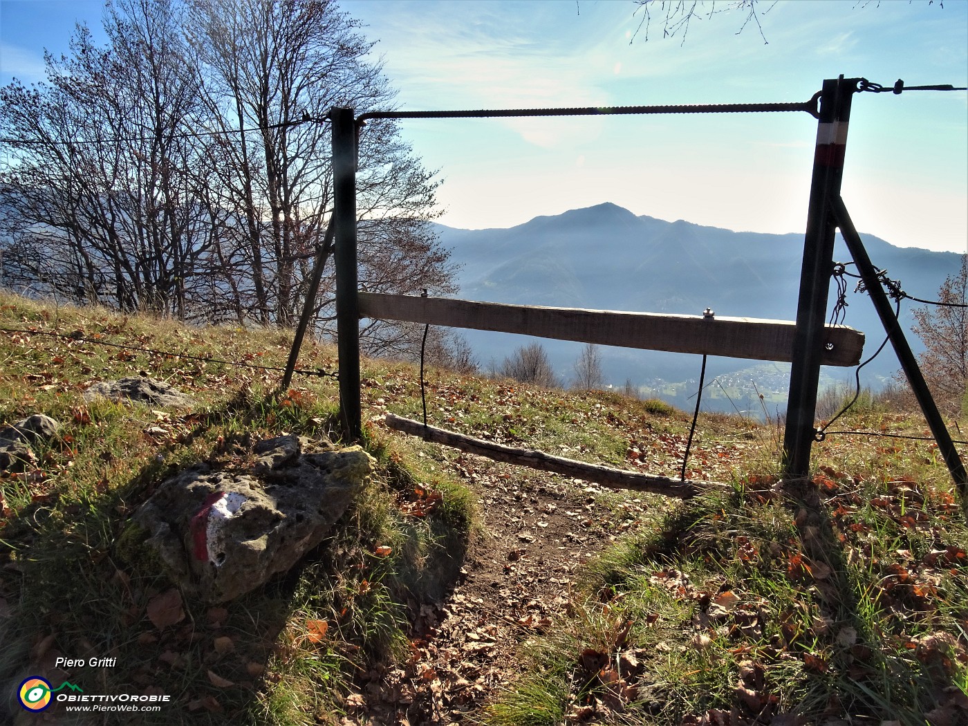 41 Dal cancelletto vista verso il Canto Alto.JPG